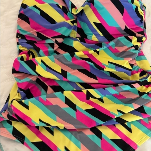 Relleciga Colorful Geometric print Rutched One Piece Swim Suit. NWOT. Size L - Picture 3 of 10